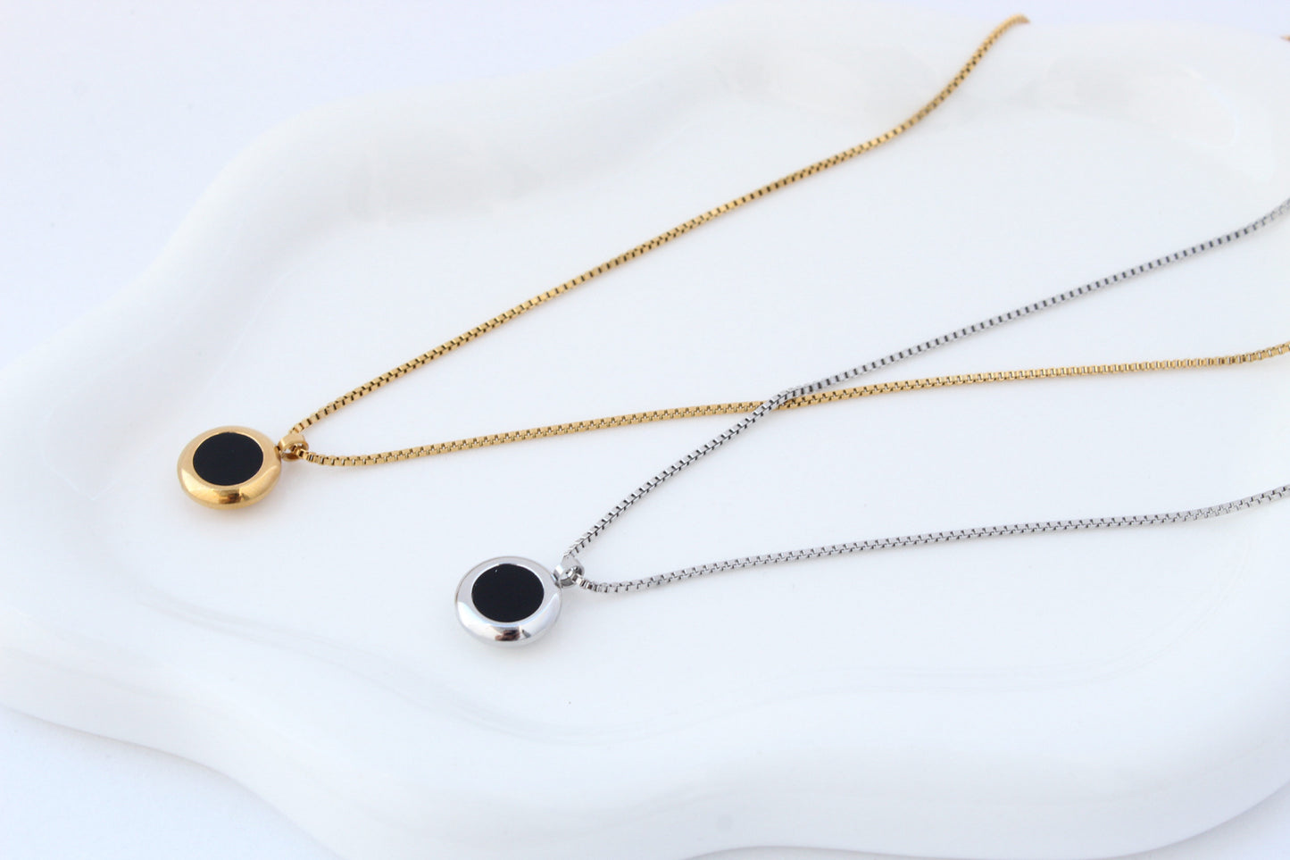 Collar black hole